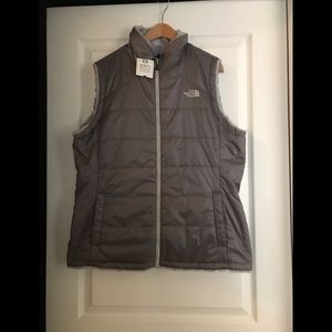 Women’s insulated reversible vest.